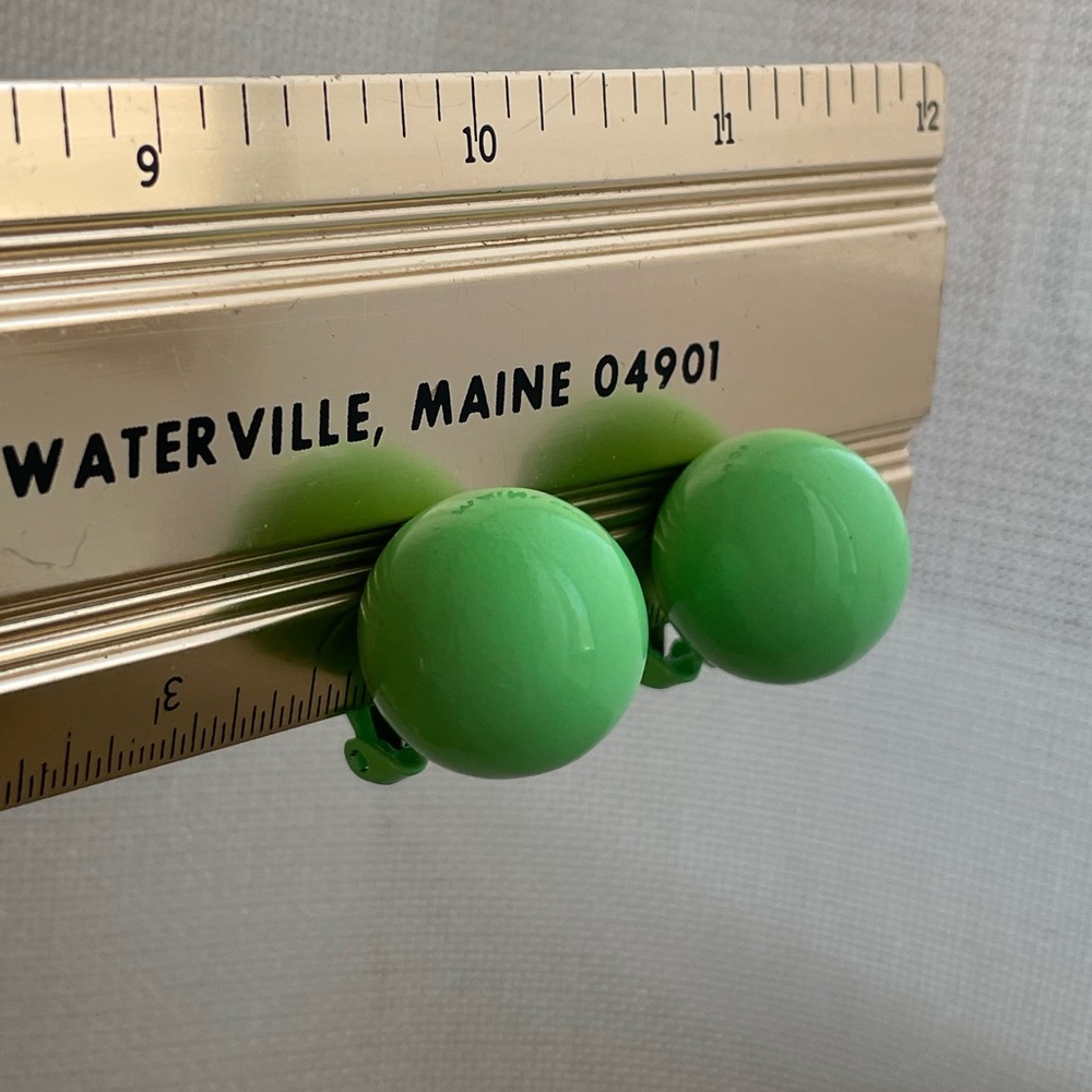 Vintage 60s Green Enamel Clip-On Earrings - Picture 15 of 15